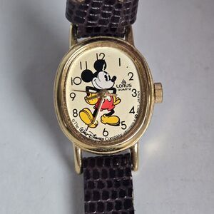 Lorus Disney Mickey Mouse Womens Watch Oval Missing Crystal For Parts Repair
